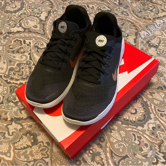 NWT Nike Free RN 2018 Black Metallic Gold Running Shoes Women’s Sz 8.5 - Picture 8 of 13